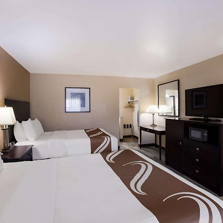 Quality Inn & Suites Big Rapids Near University Esterno foto