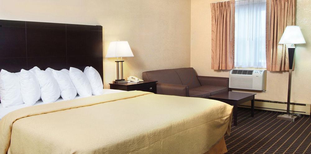 Quality Inn & Suites Big Rapids Near University Esterno foto