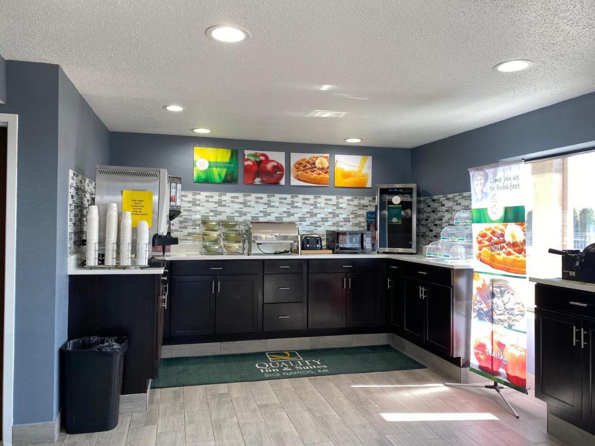 Quality Inn & Suites Big Rapids Near University Esterno foto