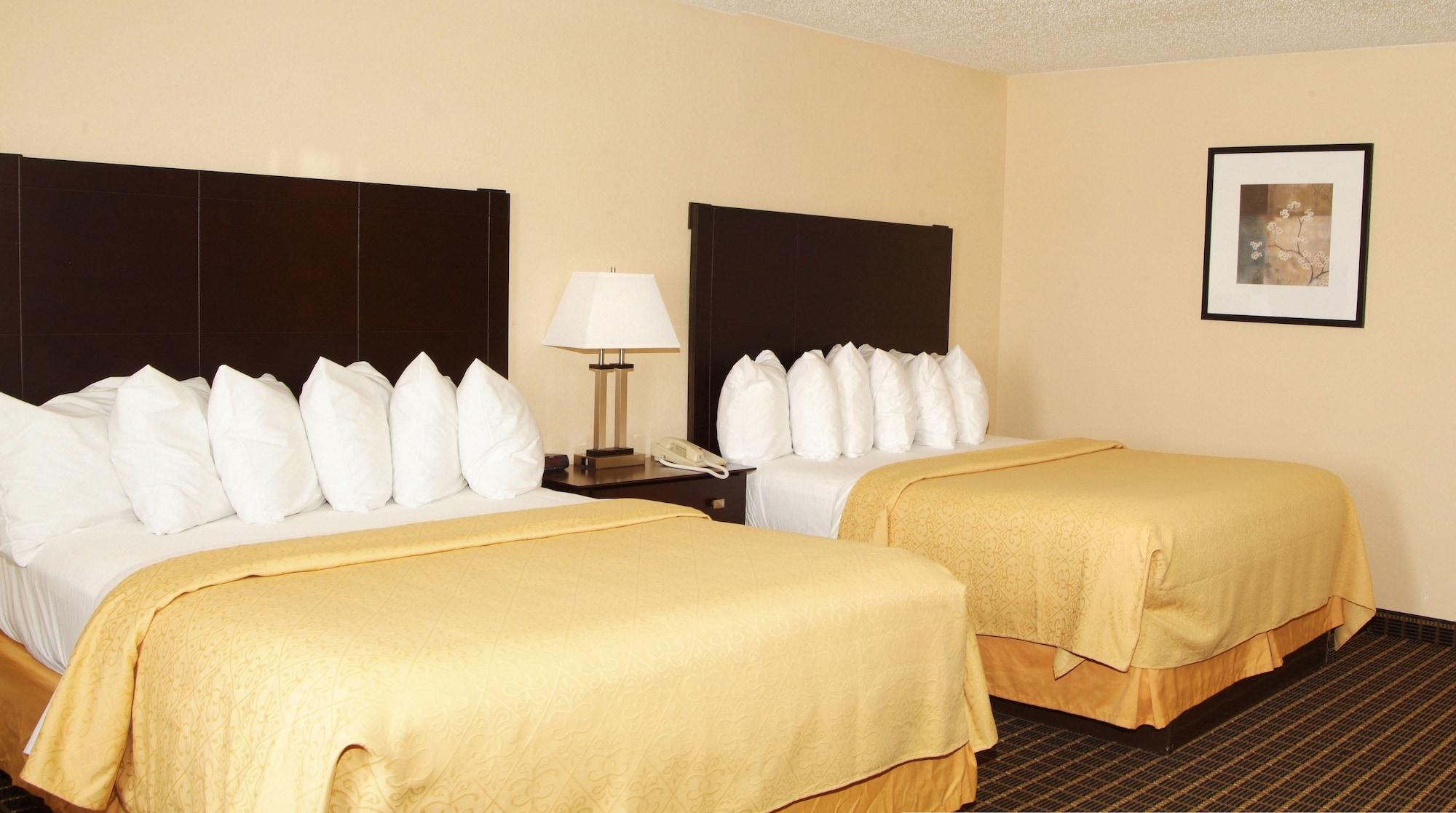 Quality Inn & Suites Big Rapids Near University Esterno foto