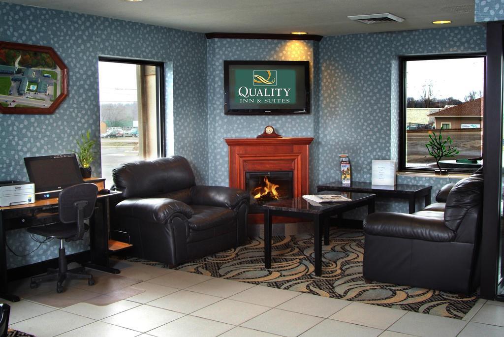 Quality Inn & Suites Big Rapids Near University Esterno foto