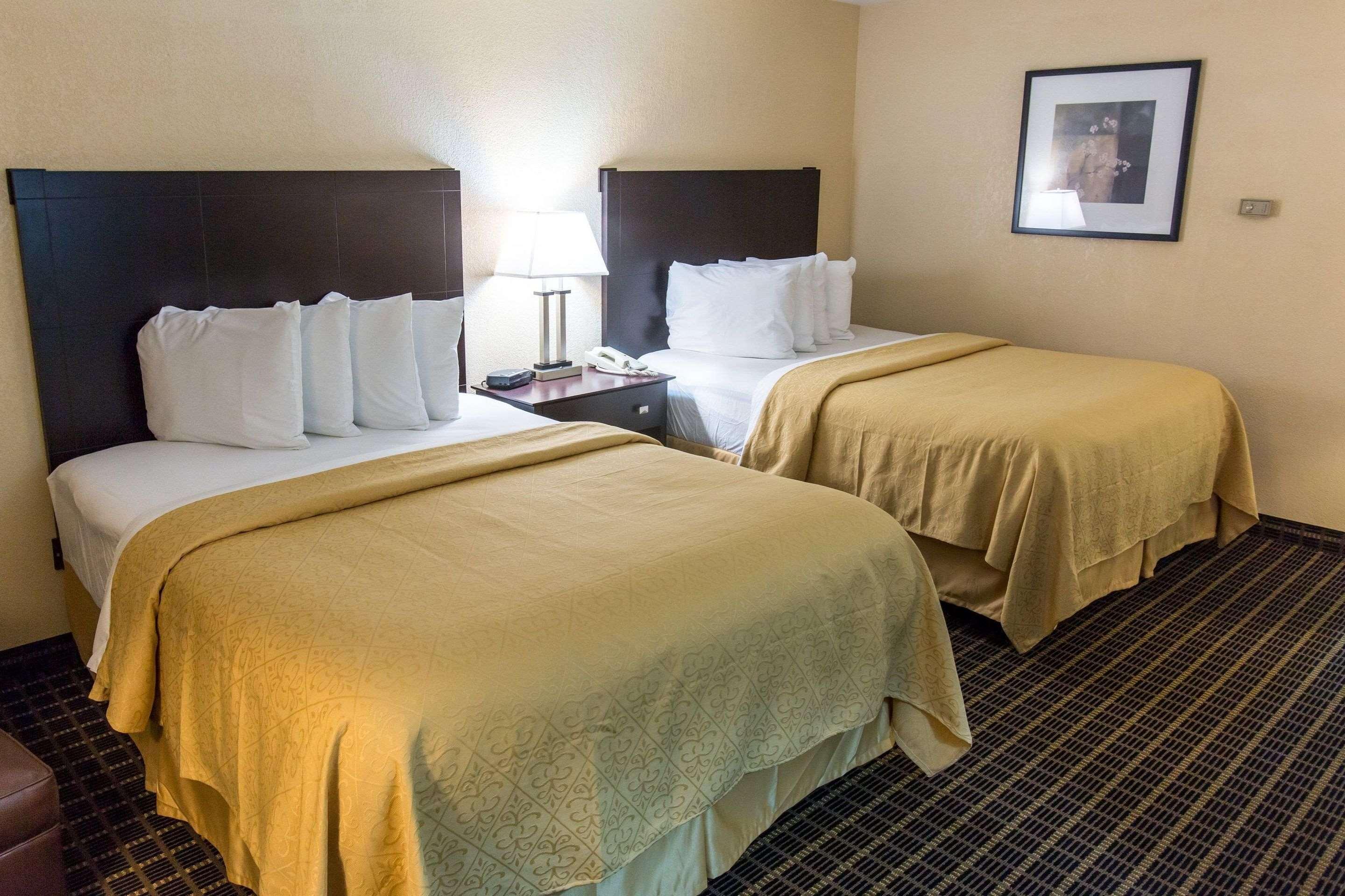 Quality Inn & Suites Big Rapids Near University Esterno foto