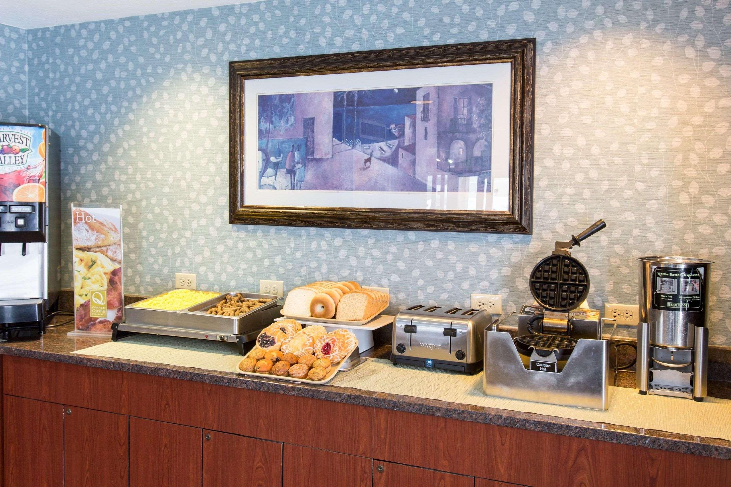 Quality Inn & Suites Big Rapids Near University Esterno foto