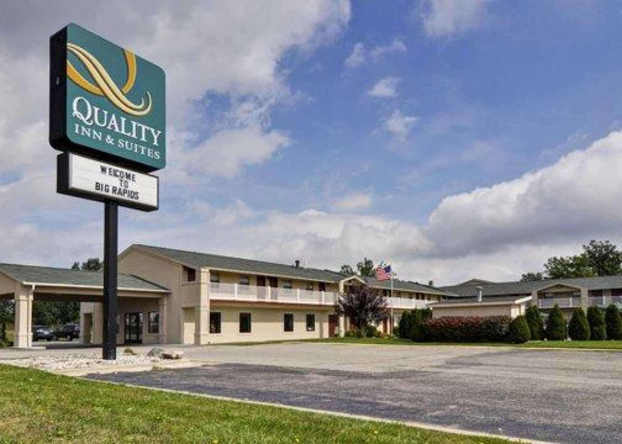 Quality Inn & Suites Big Rapids Near University Esterno foto