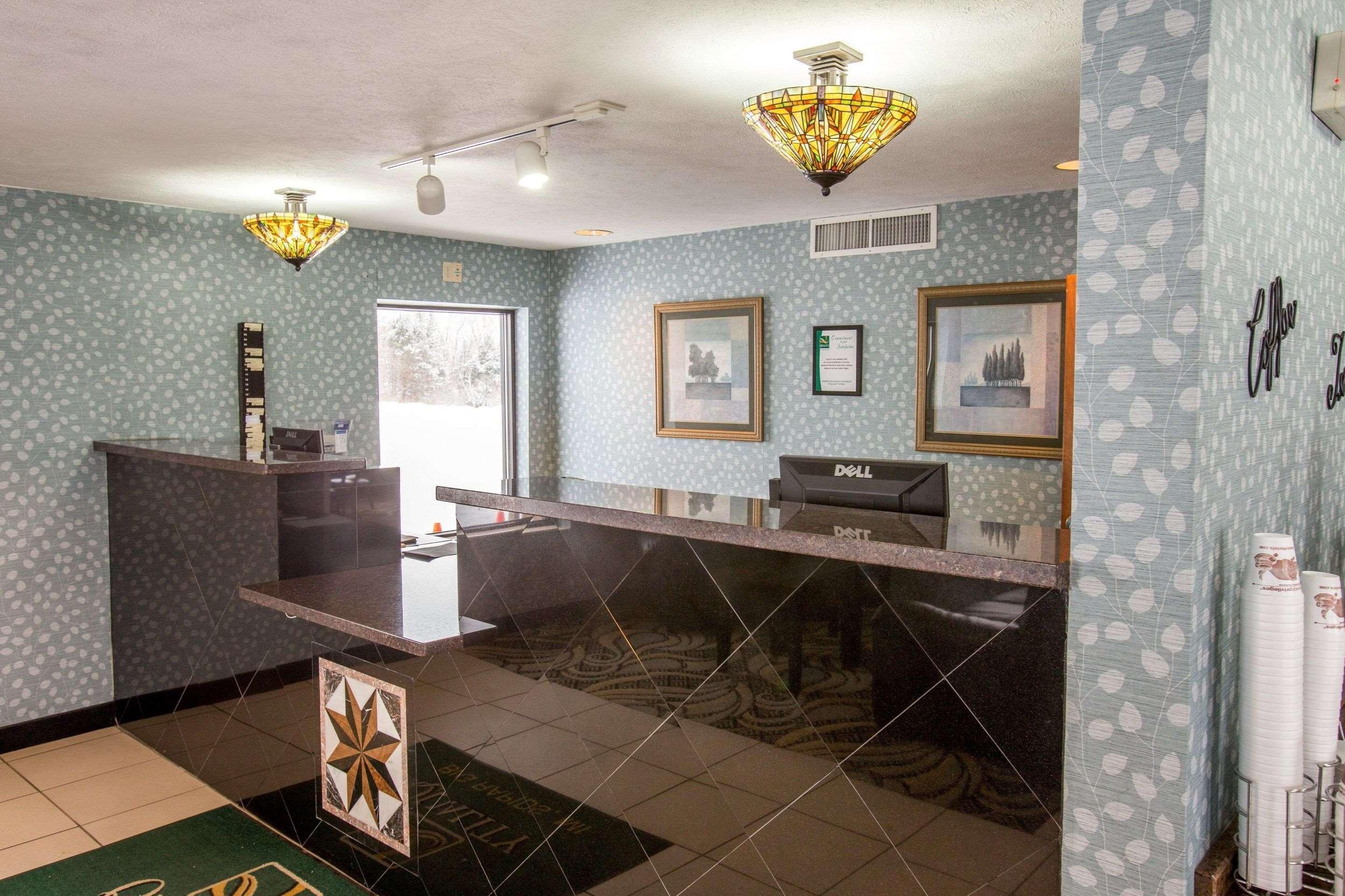 Quality Inn & Suites Big Rapids Near University Esterno foto