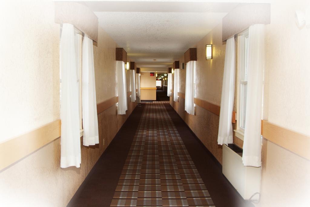 Quality Inn & Suites Big Rapids Near University Esterno foto