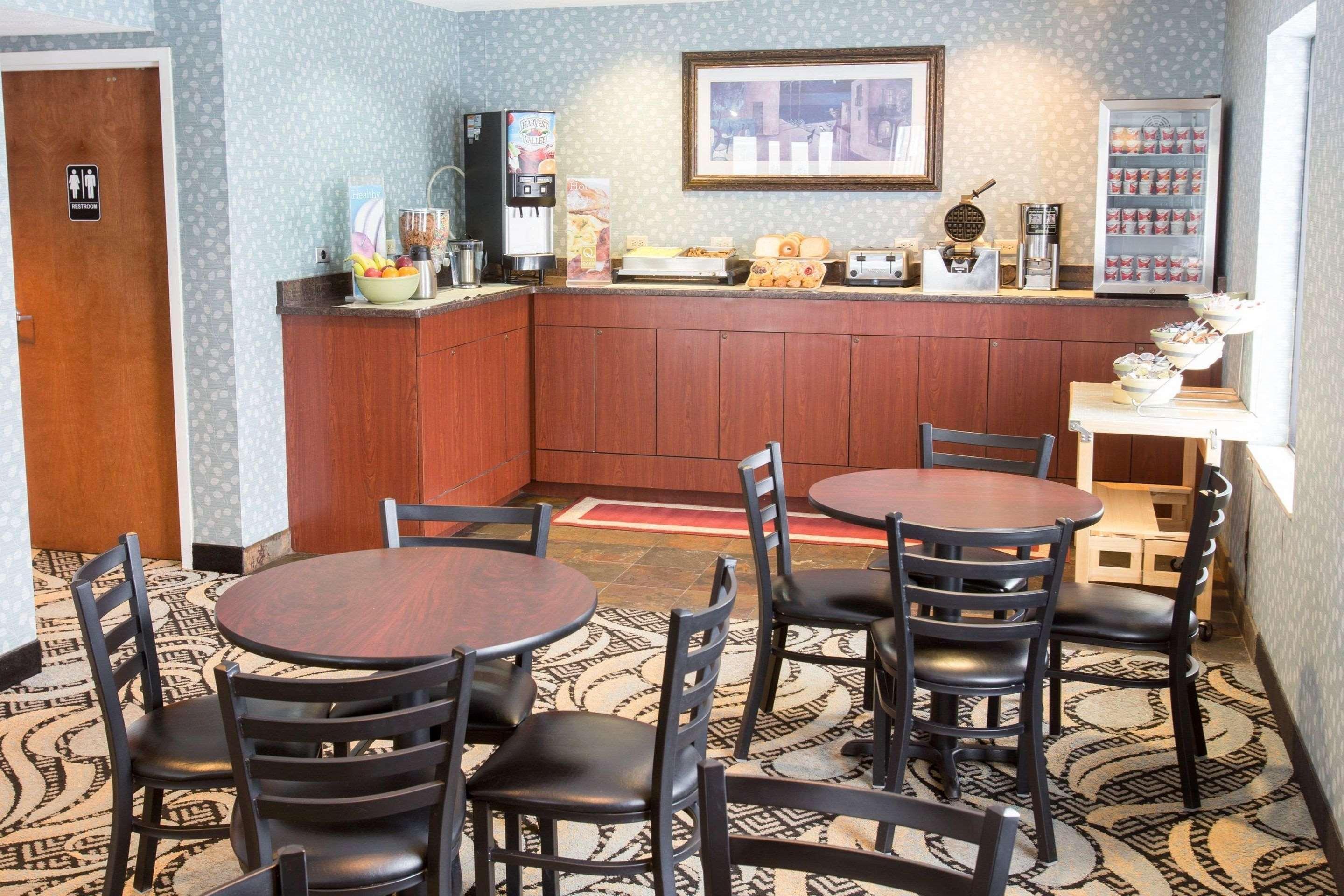 Quality Inn & Suites Big Rapids Near University Esterno foto