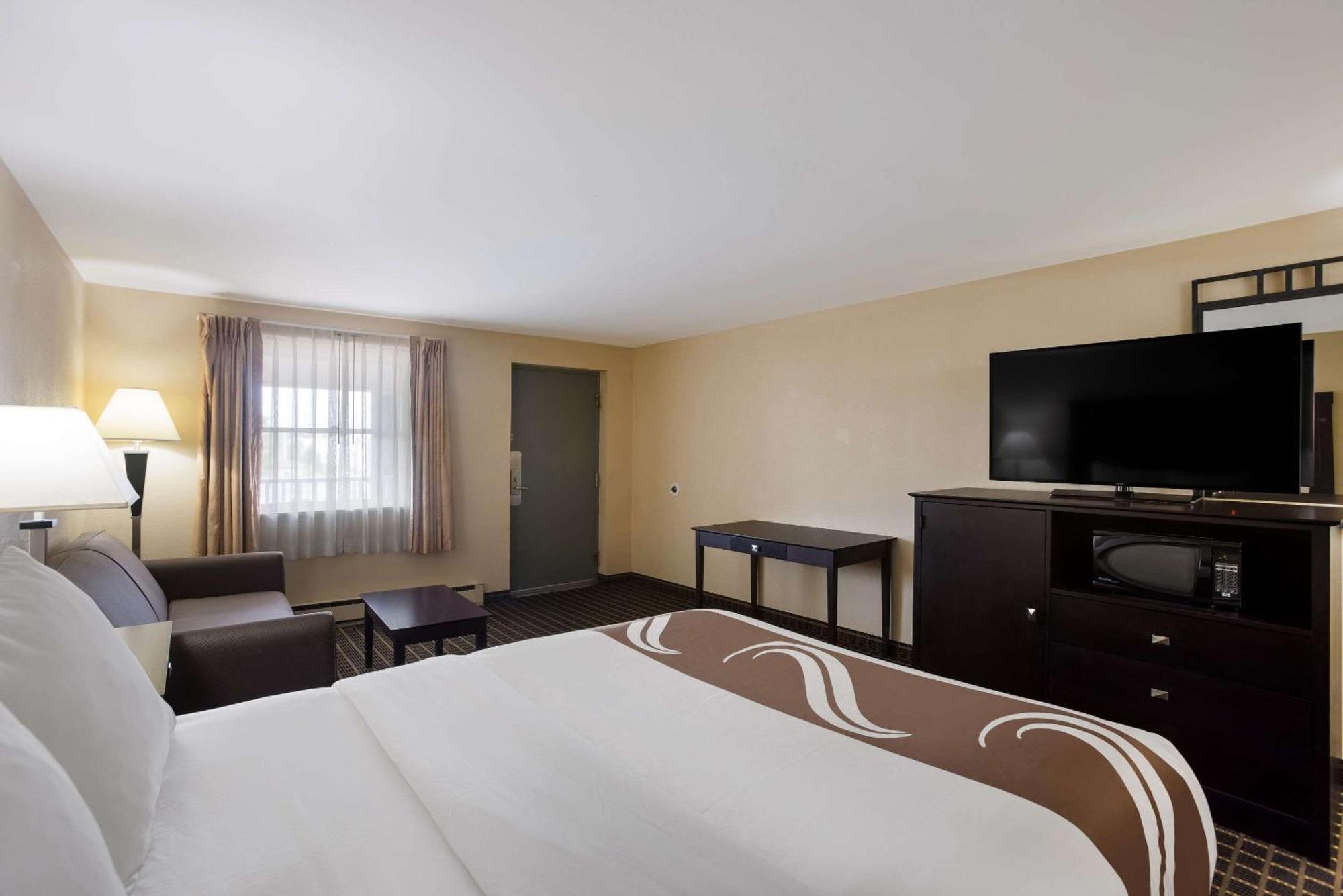 Quality Inn & Suites Big Rapids Near University Esterno foto