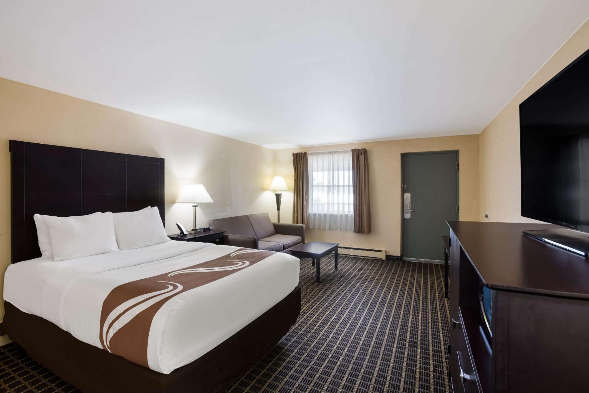Quality Inn & Suites Big Rapids Near University Esterno foto