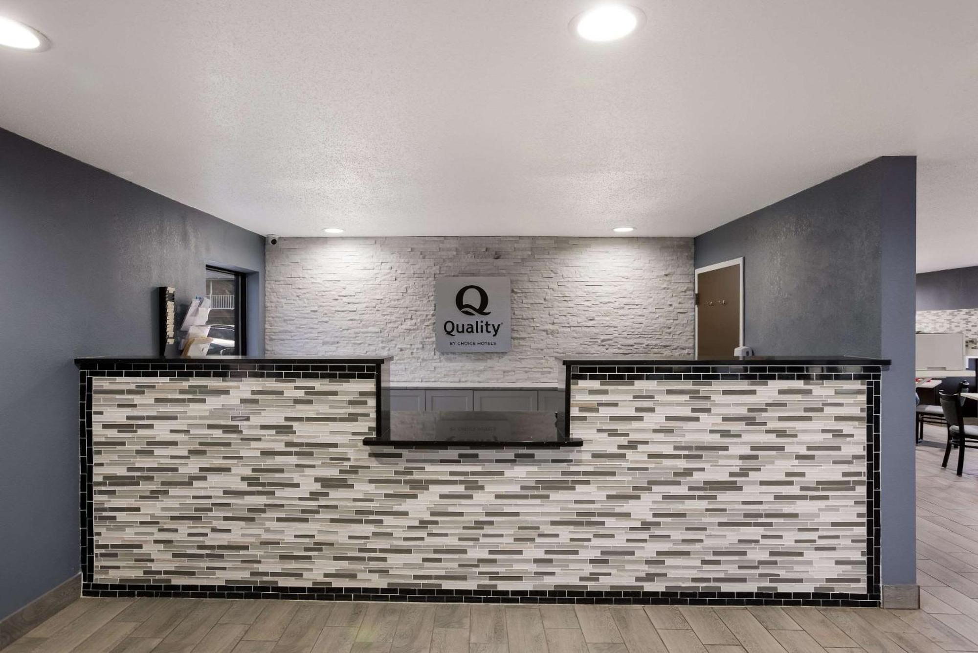 Quality Inn & Suites Big Rapids Near University Esterno foto