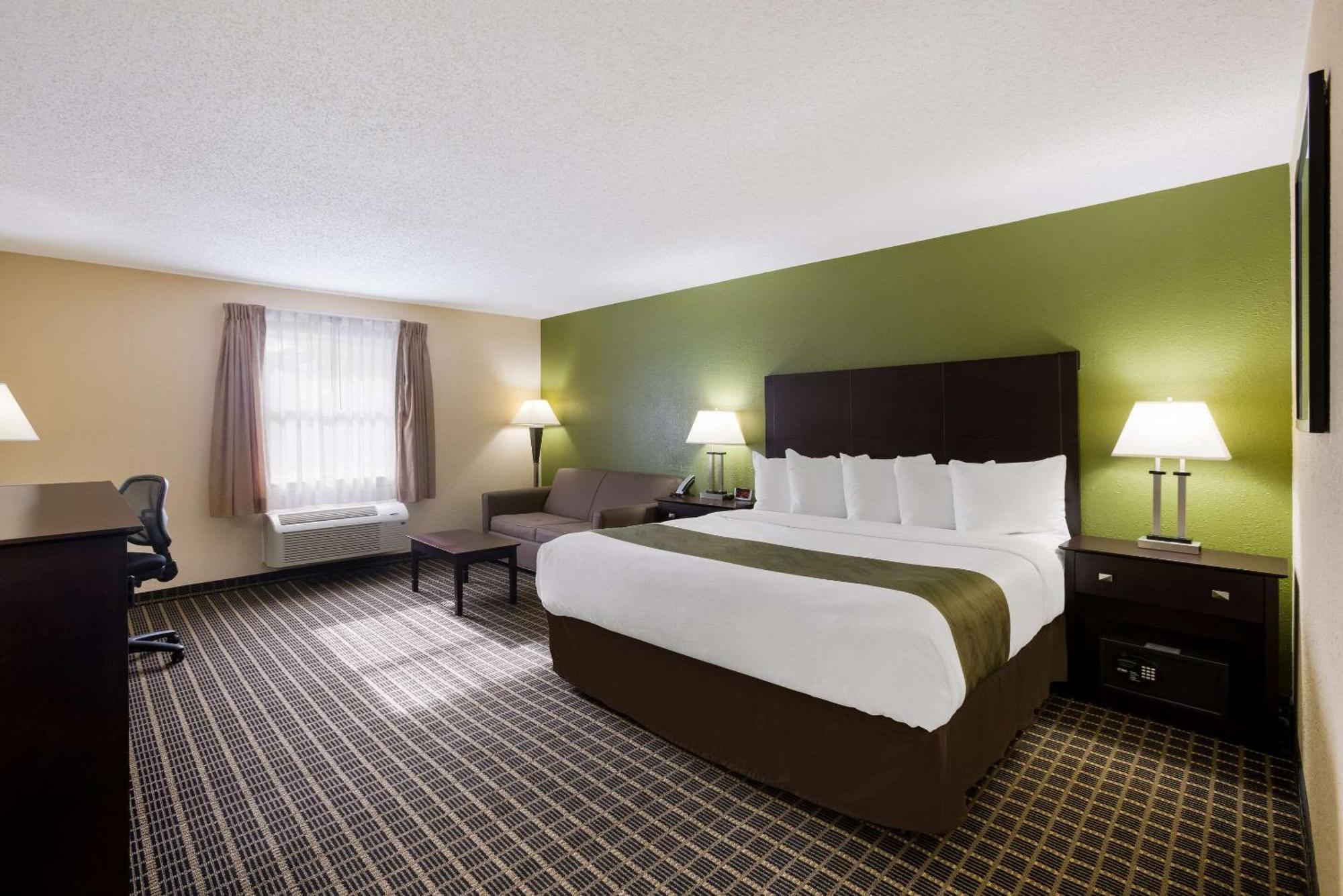 Quality Inn & Suites Big Rapids Near University Esterno foto