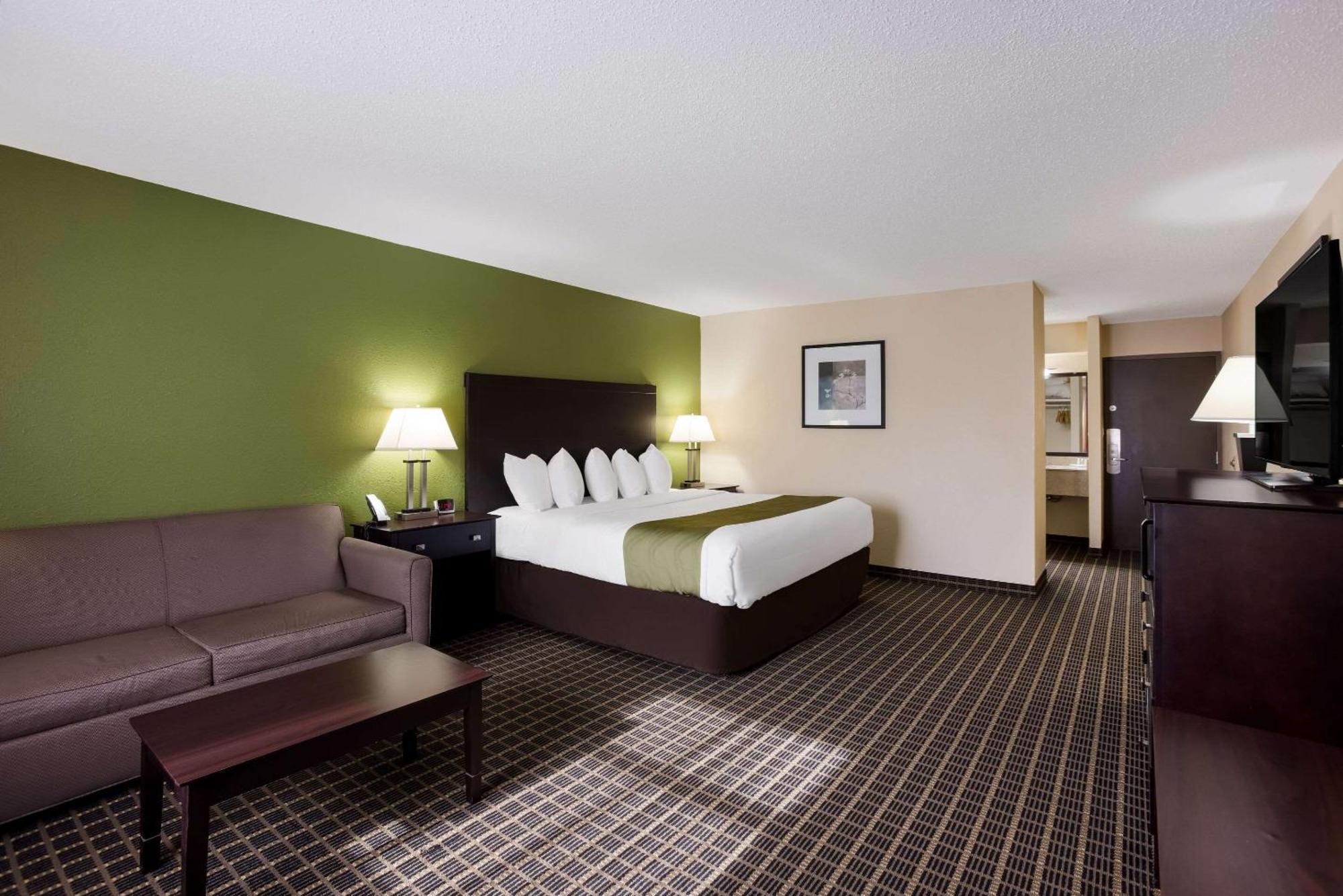 Quality Inn & Suites Big Rapids Near University Esterno foto